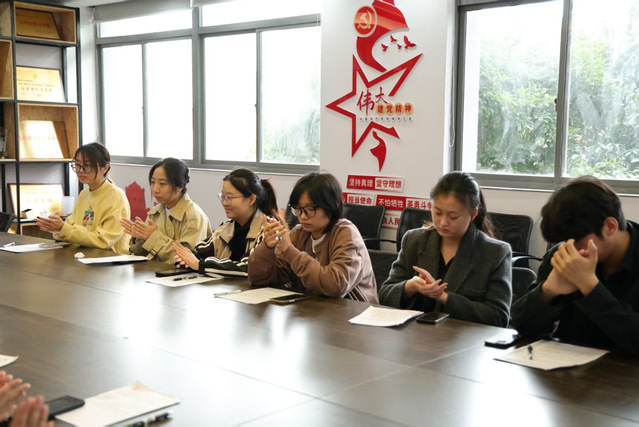 筑牢思想根基,砥砺奋进初心--艺术设计学院2025下半年发展对象研讨会暨文化艺术交流活动顺利召开